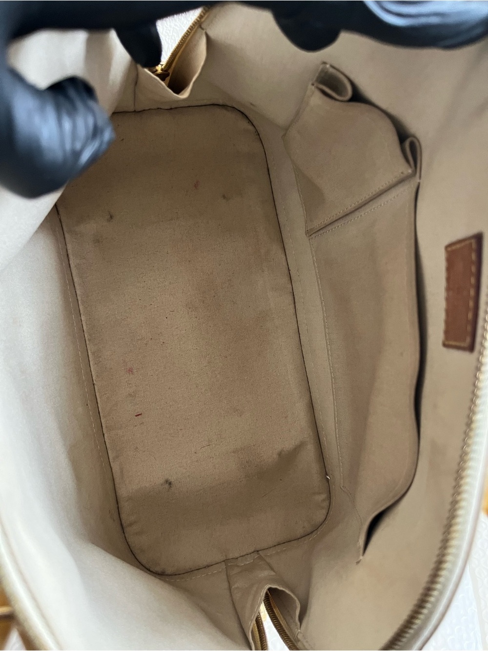 Louis vuitton Alma Vernis bag - Picture 15 of 15